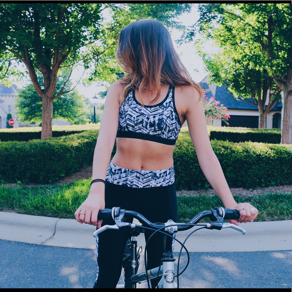Black leggings with gray pattern